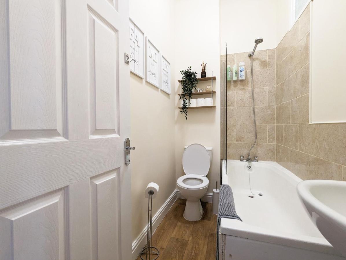 Guest Rooms In Anfiled Near Stadium, Free Parking Liverpool Exterior foto